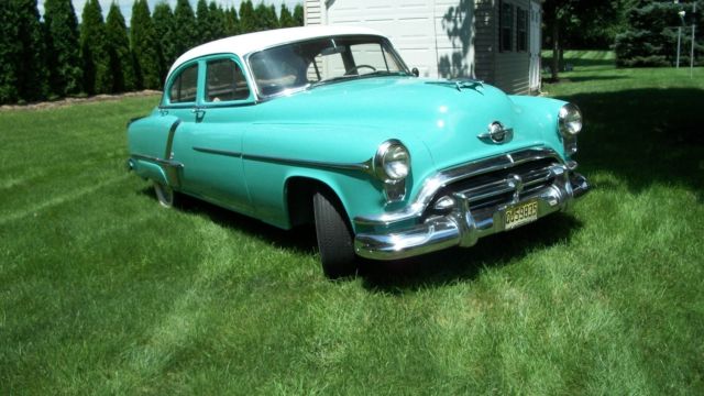 1952 White/Blue Oldsmobile Eighty-Eight Sedan