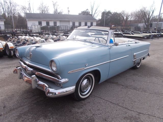 1953 Ford Crestline-Sunliner