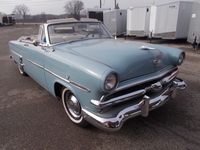 1953 Ford Crestline-Sunliner