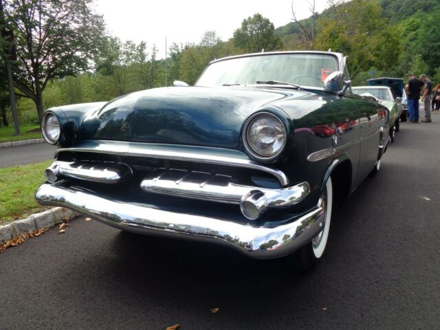 1953 mint green Ford Customline Coupe