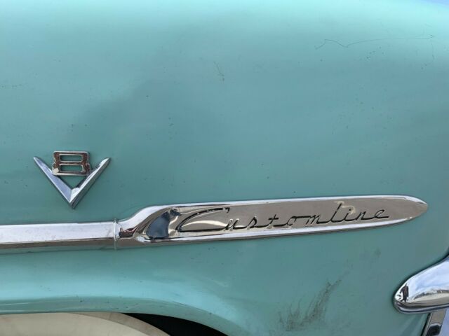 1953 Green Ford Customline Sedan