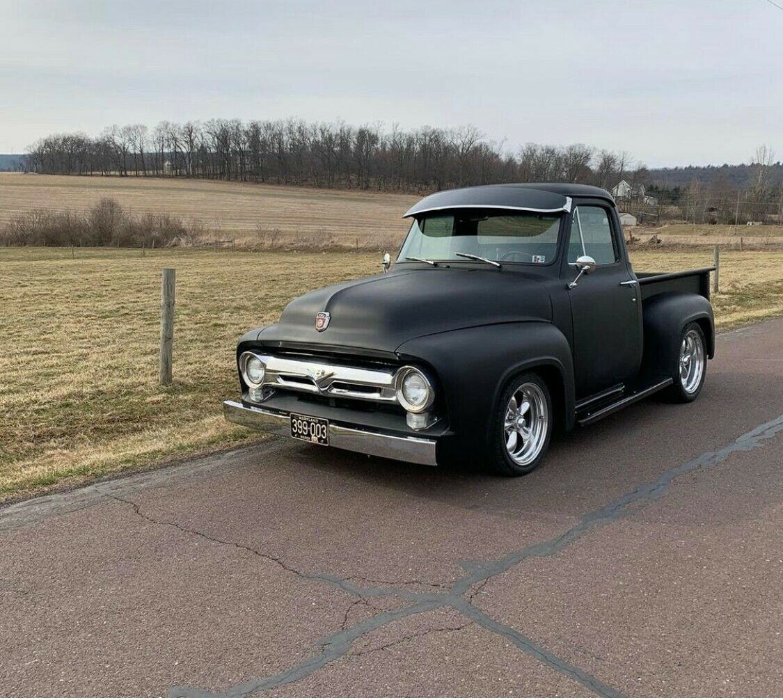 1953 Currant red Ford F-100 Standard Cab Pickup