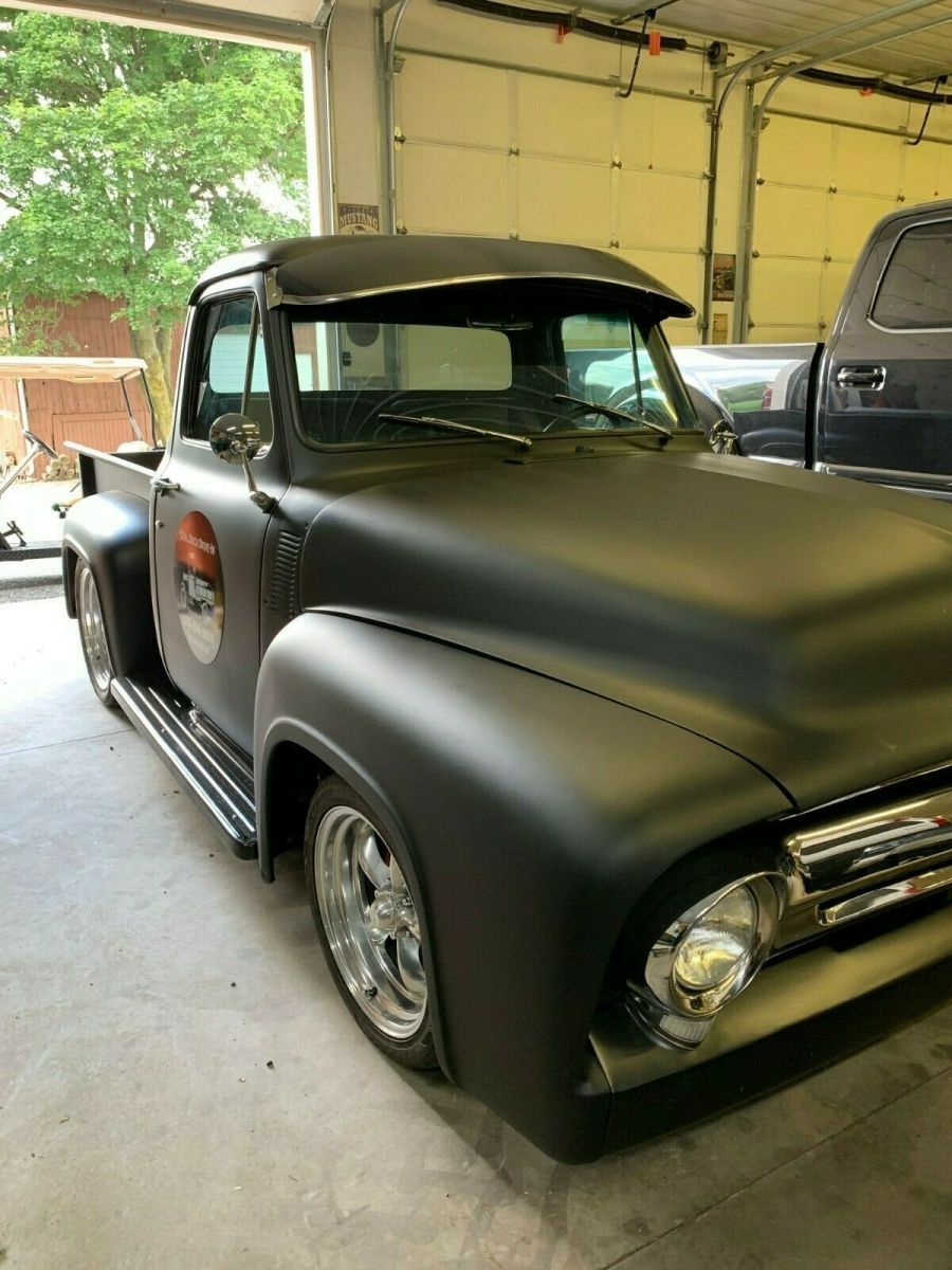 1953 Currant red Ford F-100 Standard Cab Pickup
