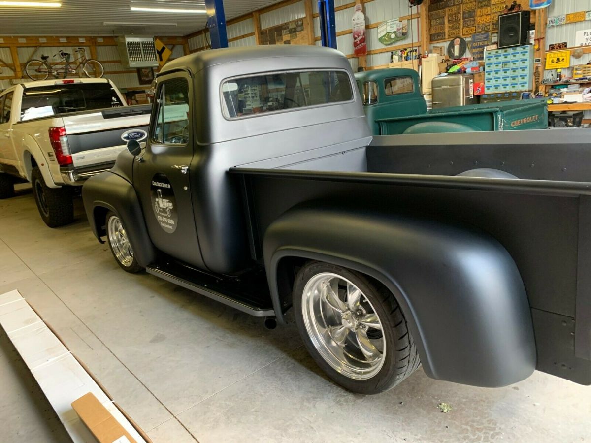 1953 Currant red Ford F-100 Standard Cab Pickup