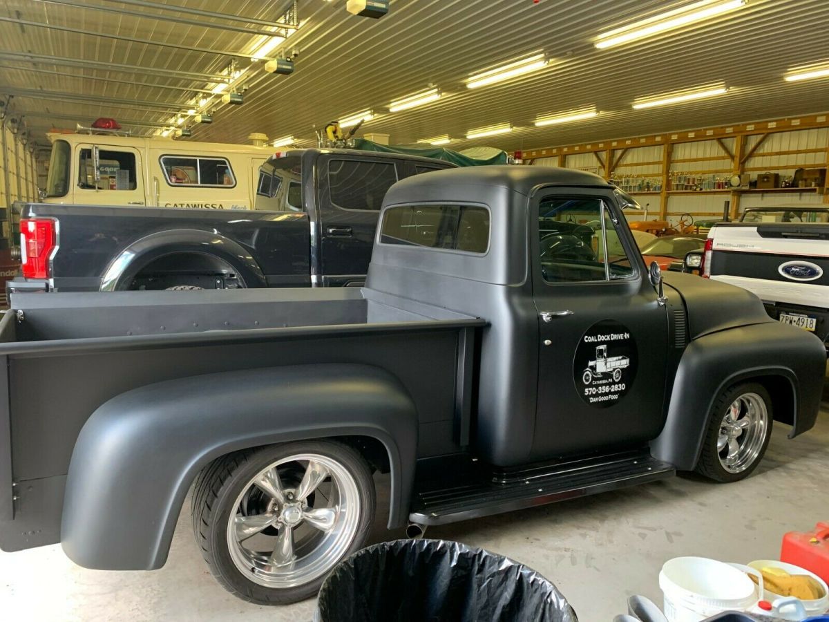 1953 Currant red Ford F-100 Standard Cab Pickup