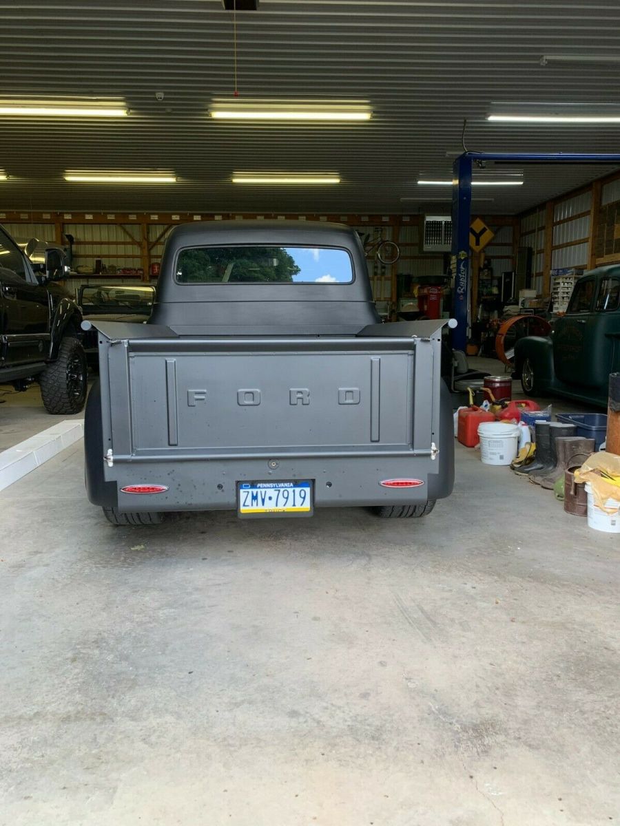 1953 Currant red Ford F-100 Standard Cab Pickup