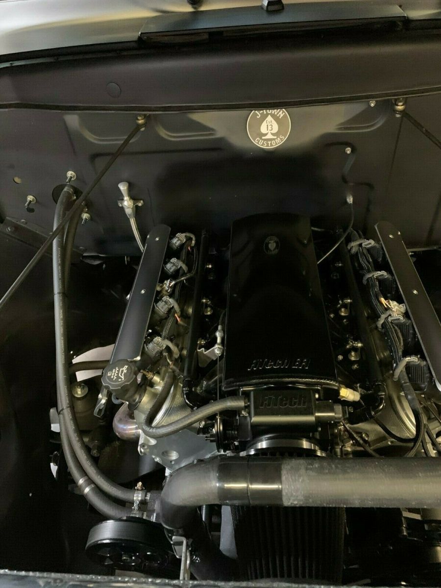 1953 Currant red Ford F-100 Standard Cab Pickup