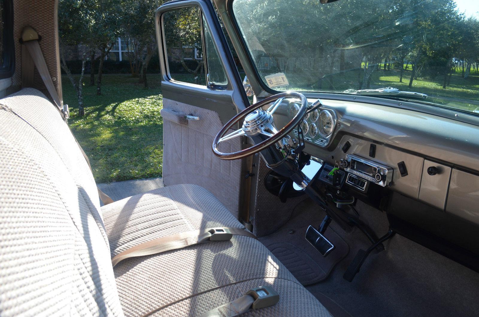 1953 ROOTBEER/CHAMPAGNE Ford F-100 Standard Cab Pickup