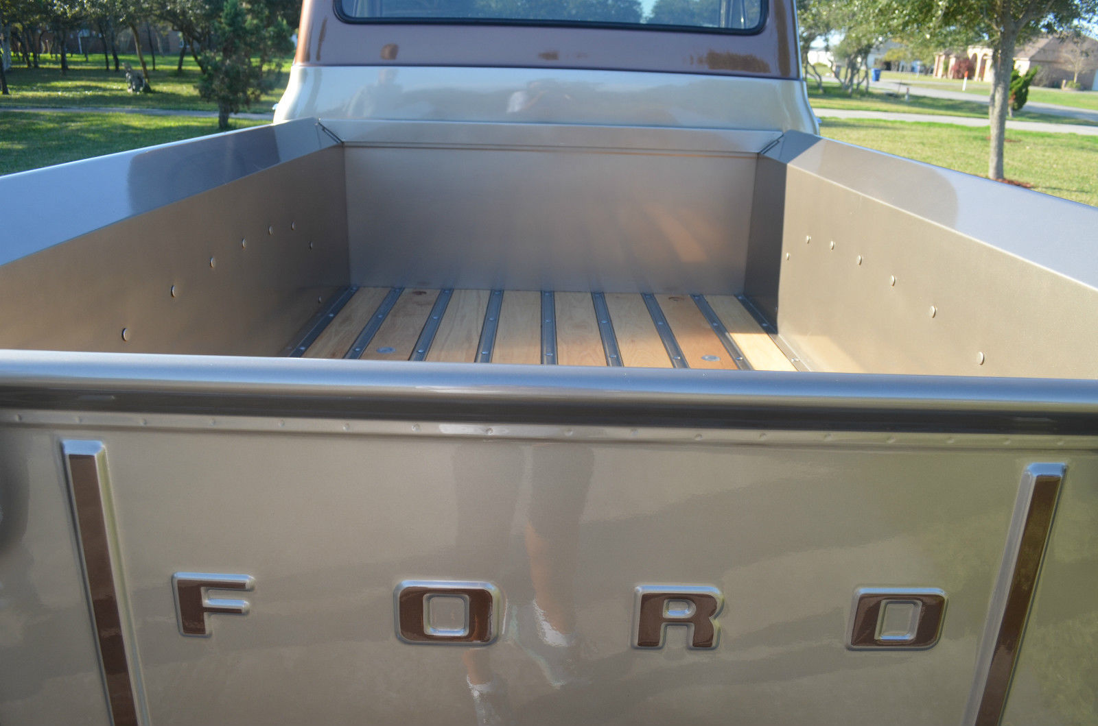 1953 ROOTBEER/CHAMPAGNE Ford F-100 Standard Cab Pickup