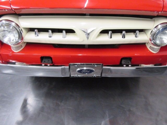 1953 Red Ford F-250 --