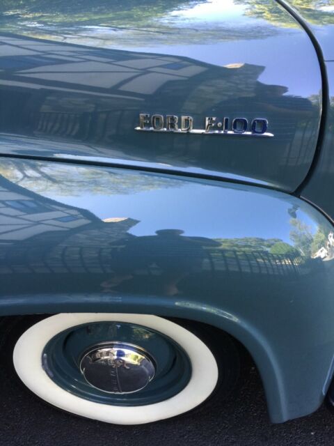 1953 Green Ford F-100 Cab & Chassis