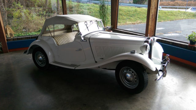 1953 White MG T-Series roadster
