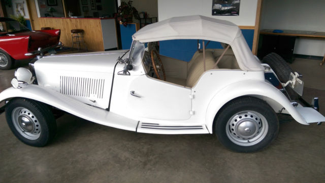 1953 White MG T-Series roadster