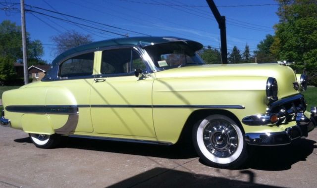 1954 Pearl Yellow/Pearl Green Chevrolet Bel Air/150/210 Sedan