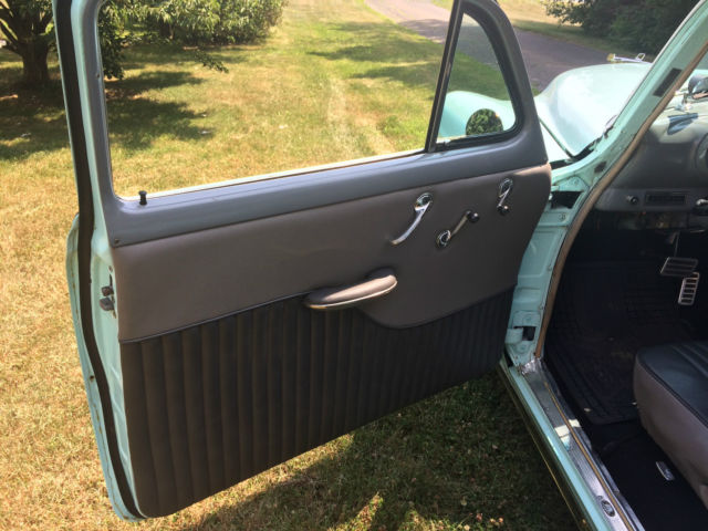 19540000 Lt. Green & White Chevrolet Bel Air/150/210 Coupe