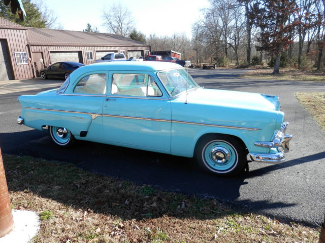 1954 Blue Ford Fairlane Coupe