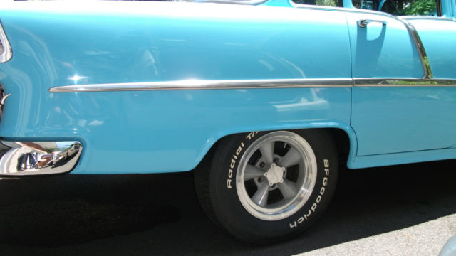 1955 White/Gray Chevrolet Bel Air/150/210 Sedan