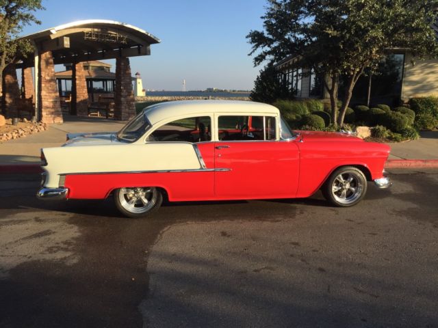 1955 RED/WHITE Chevrolet Bel Air/150/210 2 DOOR