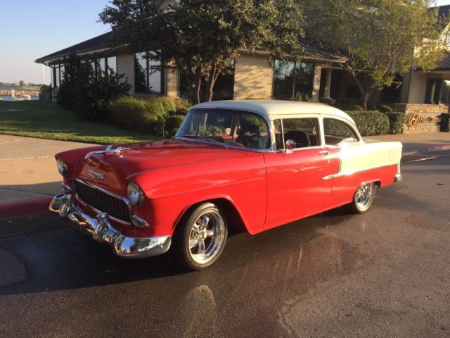 1955 RED/WHITE Chevrolet Bel Air/150/210 2 DOOR