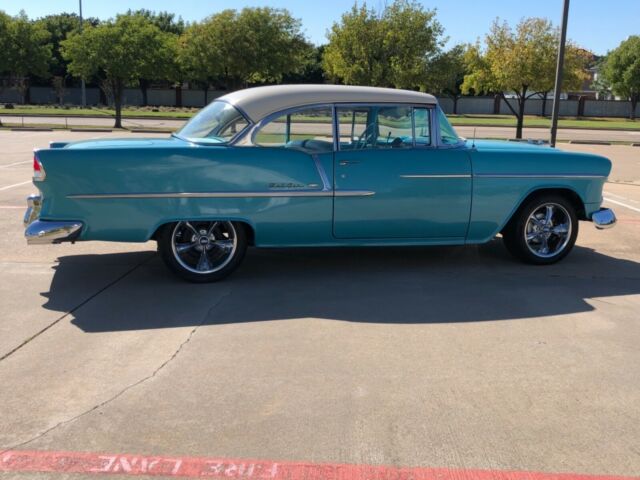 1955 Regal Turquoise / India beige Chevrolet Bel Air/150/210 Coupe
