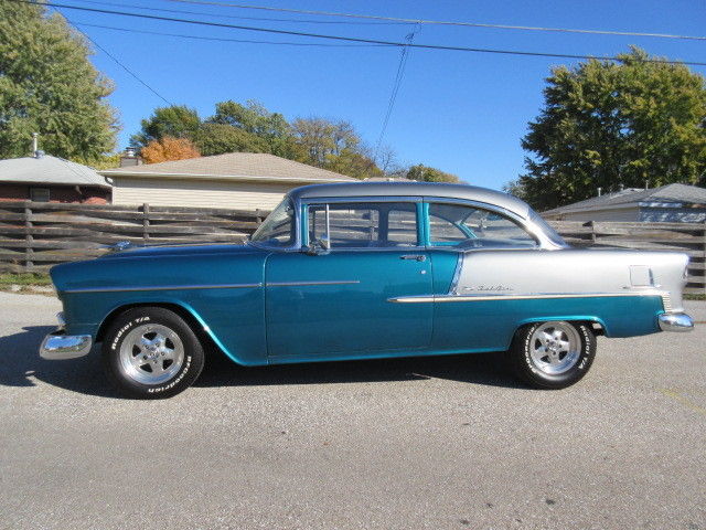 1955 Green/Silver Chevrolet Bel Air/150/210 Sedan