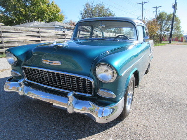 1955 Green/Silver Chevrolet Bel Air/150/210 Sedan