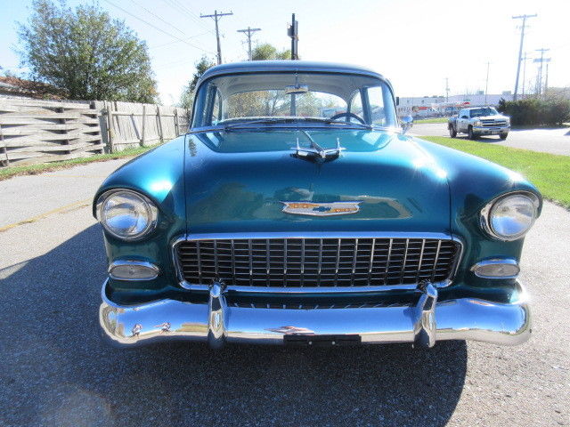 1955 Green/Silver Chevrolet Bel Air/150/210 Sedan