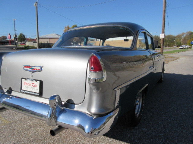 1955 Green/Silver Chevrolet Bel Air/150/210 Sedan