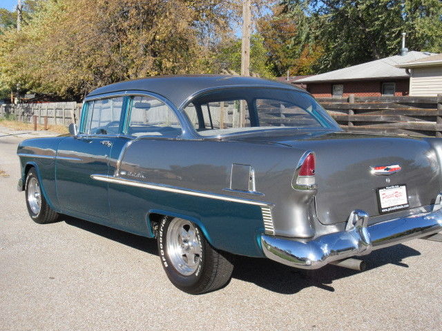 1955 Green/Silver Chevrolet Bel Air/150/210 Sedan