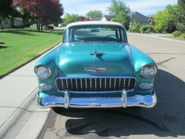 1955 Green Chevrolet Bel Air/150/210 Sedan