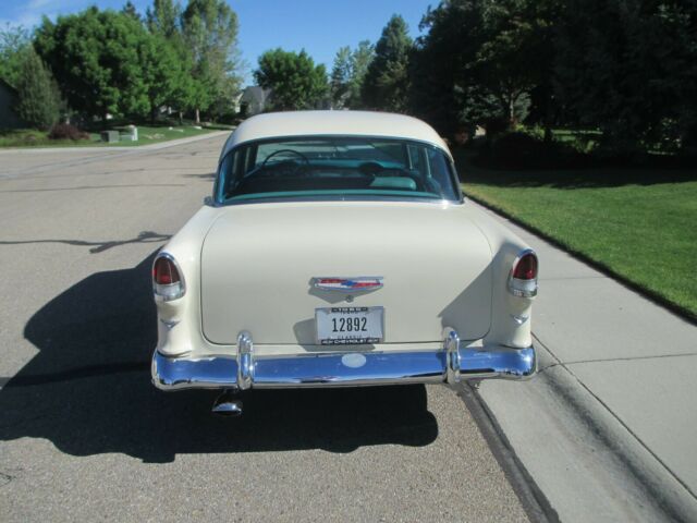 1955 Green Chevrolet Bel Air/150/210 Sedan