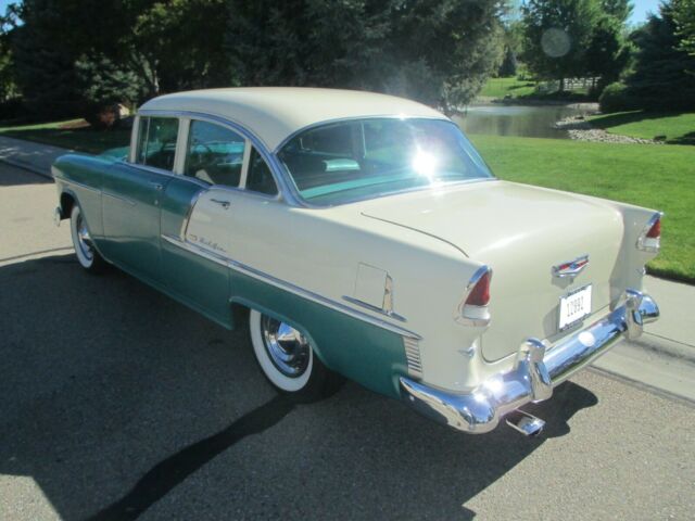 1955 Green Chevrolet Bel Air/150/210 Sedan