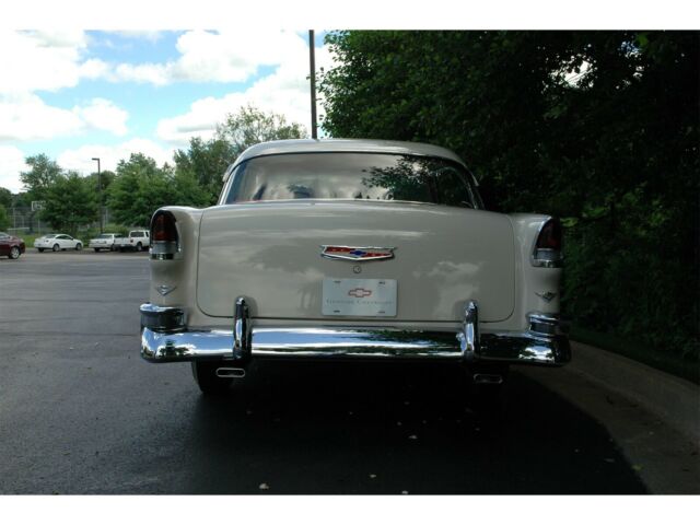 1955 RED / SHOREWOOD BEIGE Chevrolet Bel Air/150/210 Coupe