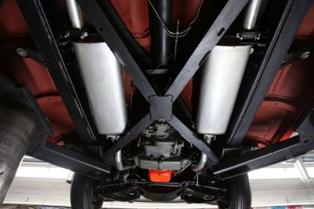 1955 Gypsy red/Shoreline beige Chevrolet Bel Air/150/210 Convertible