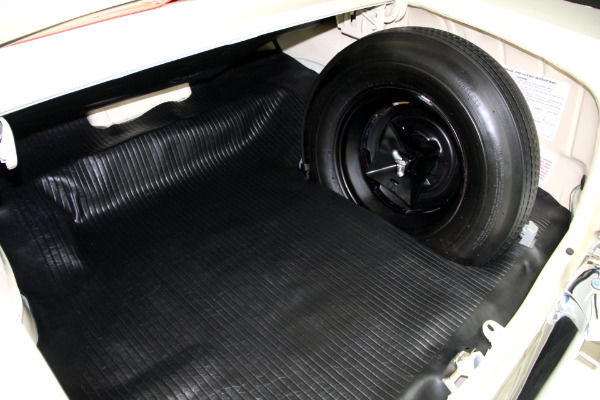 1955 Gypsy red/Shoreline beige Chevrolet Bel Air/150/210 Convertible