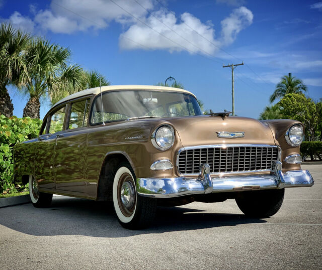 1955 Autumn bronze Chevrolet Bel Air/150/210 Sedan