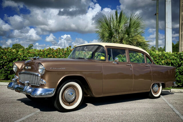 1955 Autumn bronze Chevrolet Bel Air/150/210 Sedan