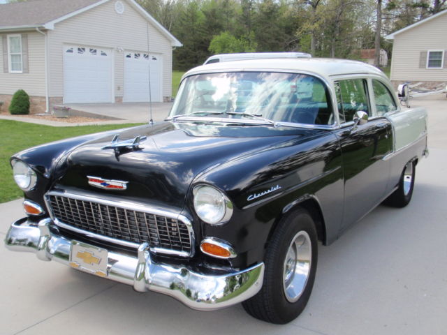 1955 White / Black Chevrolet Bel Air/150/210