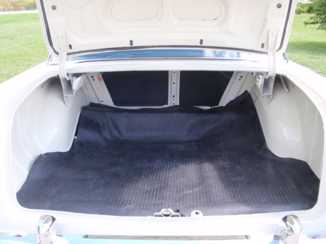 1955 White / Black Chevrolet Bel Air/150/210