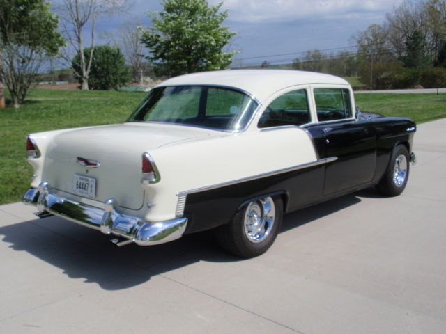 1955 White / Black Chevrolet Bel Air/150/210