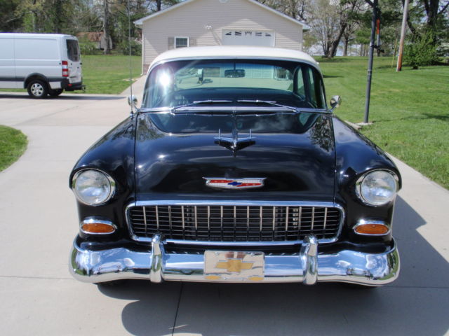 1955 White / Black Chevrolet Bel Air/150/210