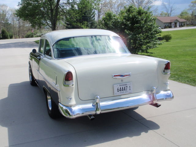 1955 White / Black Chevrolet Bel Air/150/210