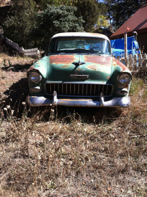 1955 green/white Chevrolet Bel Air/150/210 Sedan