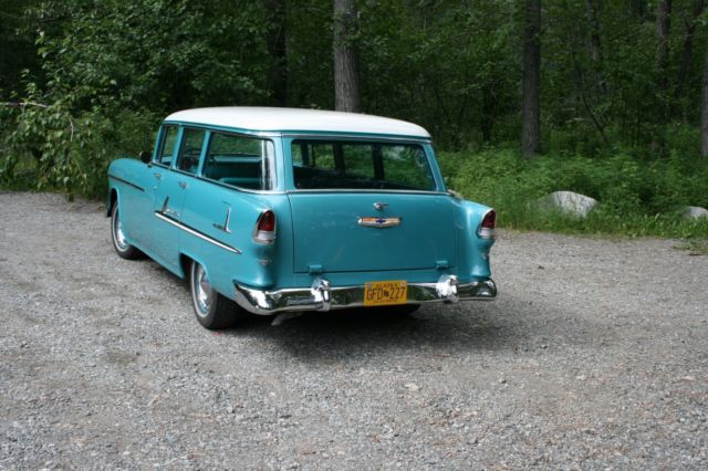 1955 India Ivory/Seamist Green Chevrolet Bel Air/150/210 Wagon