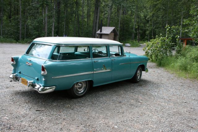 1955 India Ivory/Seamist Green Chevrolet Bel Air/150/210 Wagon