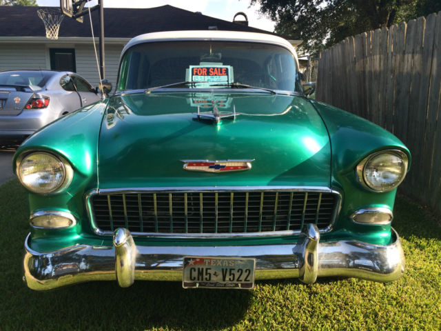 1955 White and Green Chevrolet Bel Air/150/210 Sedan