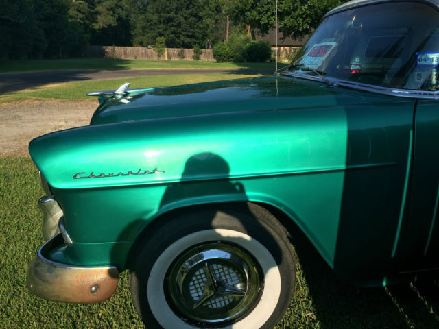 1955 White and Green Chevrolet Bel Air/150/210 Sedan