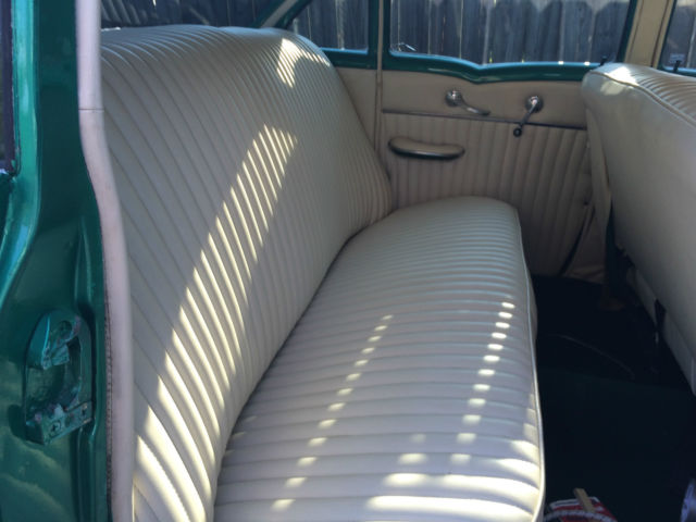 1955 White and Green Chevrolet Bel Air/150/210 Sedan