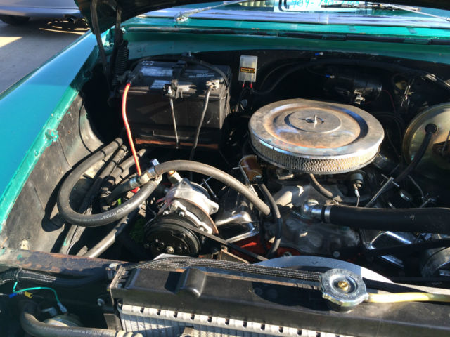 1955 White and Green Chevrolet Bel Air/150/210 Sedan