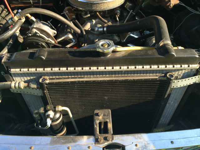 1955 White and Green Chevrolet Bel Air/150/210 Sedan